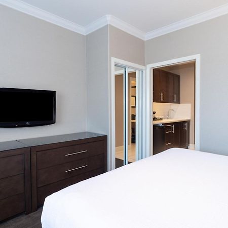 Sandman Signature Edmonton South Hotel Esterno foto