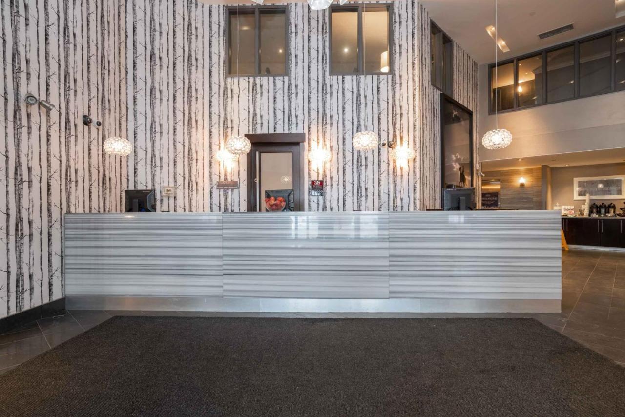 Sandman Signature Edmonton South Hotel Esterno foto