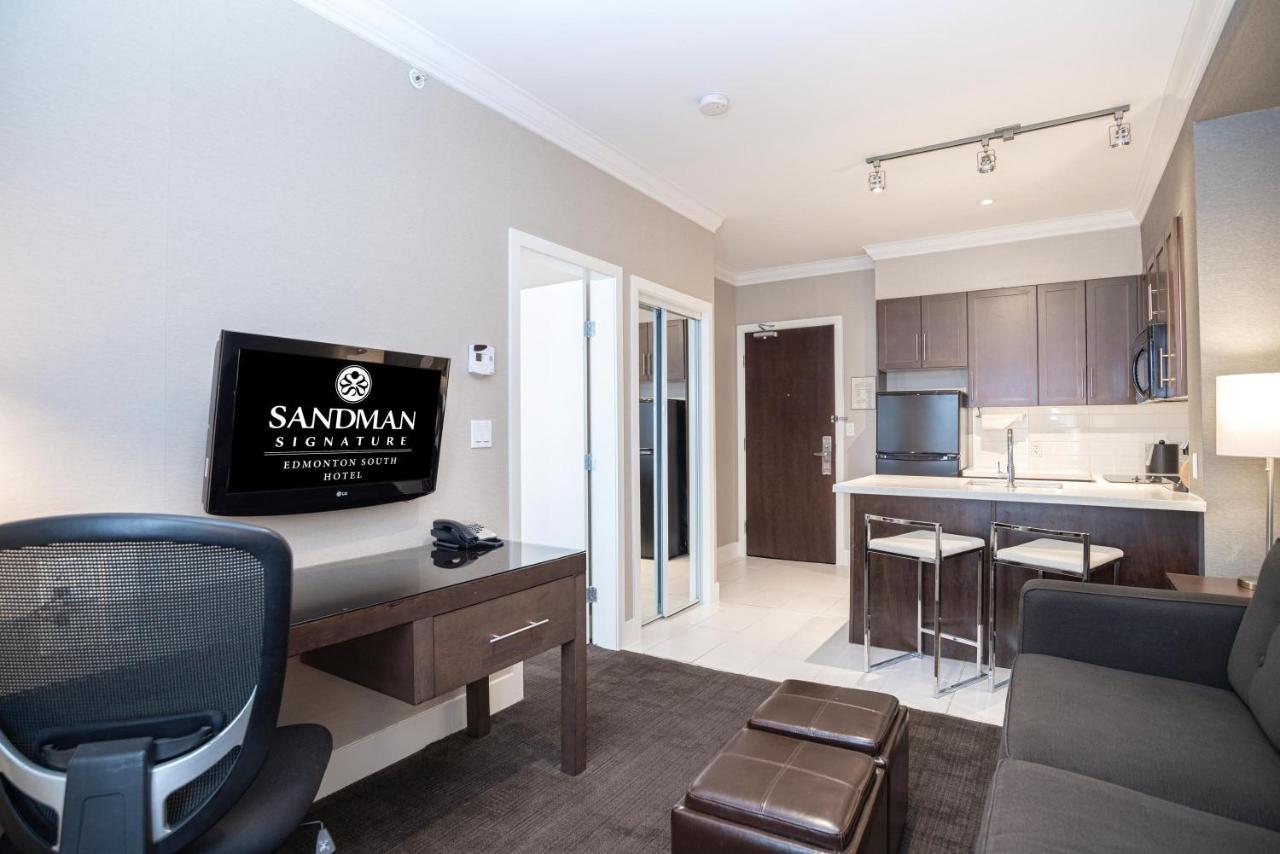 Sandman Signature Edmonton South Hotel Esterno foto