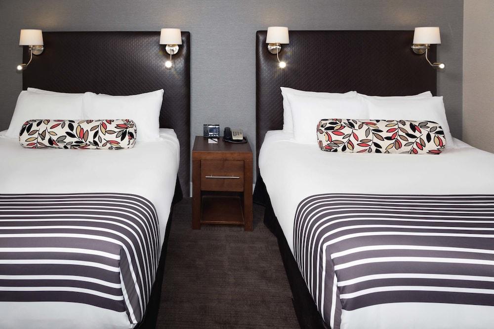 Sandman Signature Edmonton South Hotel Esterno foto